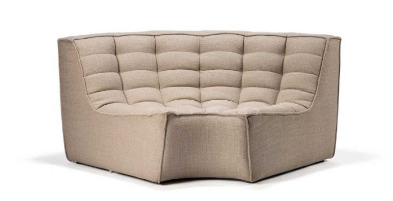 Beige N701 Sofa Ecke von Ethnicraft mit gesteppter Polsterung für Wohnzimmer und Lounge.